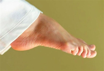 Sağ Ayak Baş Parmak Uyuşması Belirtileri ve Tedavisi